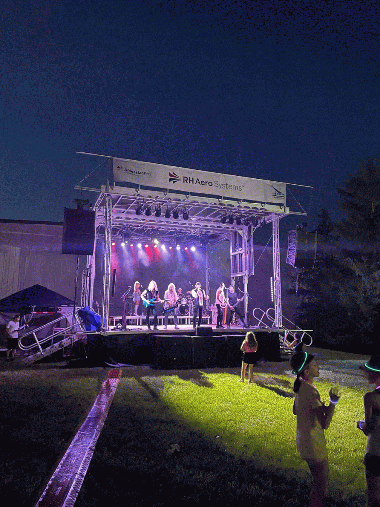 2424 mobile stage