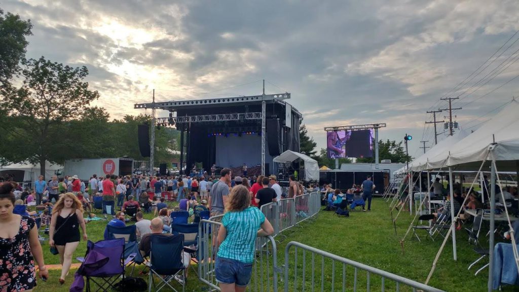 4240 GEN3™ mobile stage
